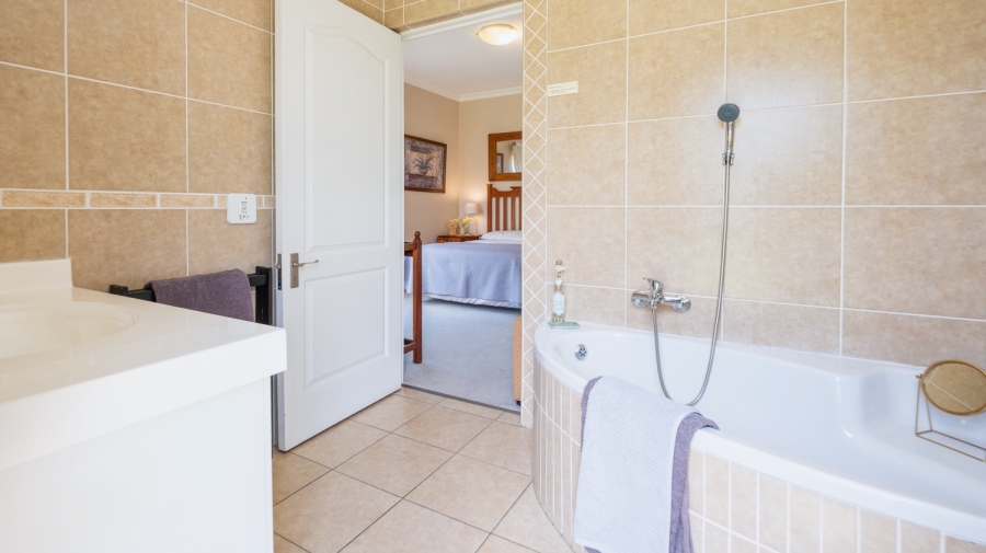 3 Bedroom Property for Sale in Kingswood Golf Estate Western Cape